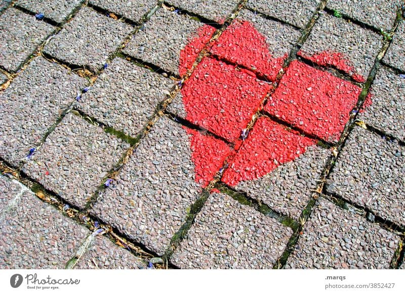 Liebe Herz herzförmig Valentinstag Symbole & Metaphern rot Verliebtheit Muttertag Gefühle Romantik Liebeserklärung Pflastersteine Graffiti