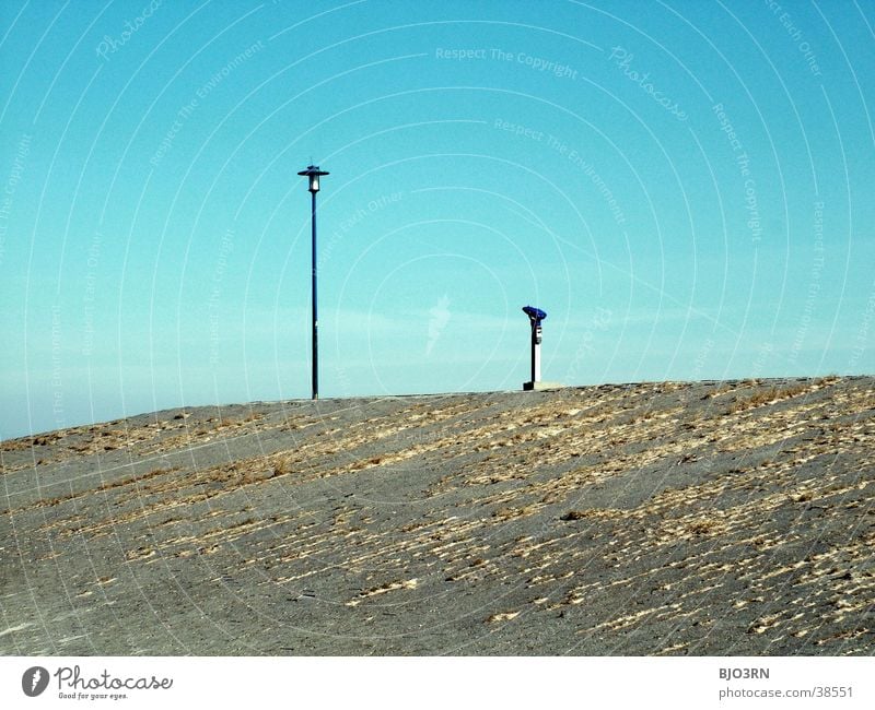 Meer sehn #12 - Schöne Aussicht Lampe Fernglas Teleskop Automat Deich Strand Licht Laterne fernsehautomat Himmel blau