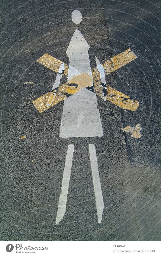 Frau, kreuzweise Straße Asphalt Symbol Piktogramm Kreuz X ausgekreuzt Bild Farbe Schwarz Weiß gelb orange Kopf Beine Arme Kleid Fahrbahnmarkierung Sexismus