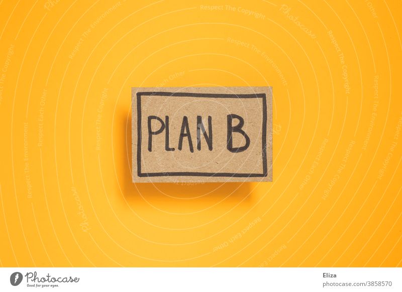 Plan B. Alternative. Schild Flexibilität Notlösung Lösung Business Improvisation Sicherheit geschrieben Wort gelb einen Plan haben Planung planen professionell