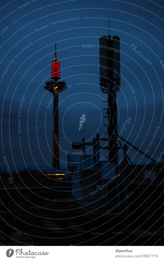 Vorglühen für 5G 5g 5G Ausbau Technik & Technologie Telekommunikation Sender Fernsehturm Antenne Himmel Drahtlos Netzwerk Mobile Gerät Station Radio Zelle