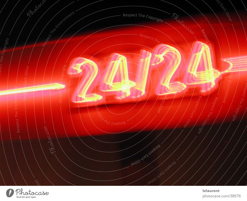 24 on 24 Nacht Geschwindigkeit Entertainment Licht rotes Zahl großer Plan