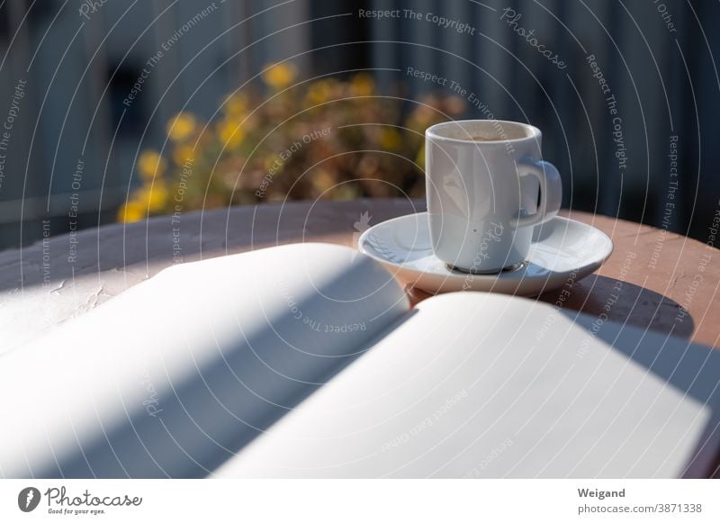 Espressotasse auf dem Balkon Kaffee Pause Ruhe Fokus Planen Notzibuch
