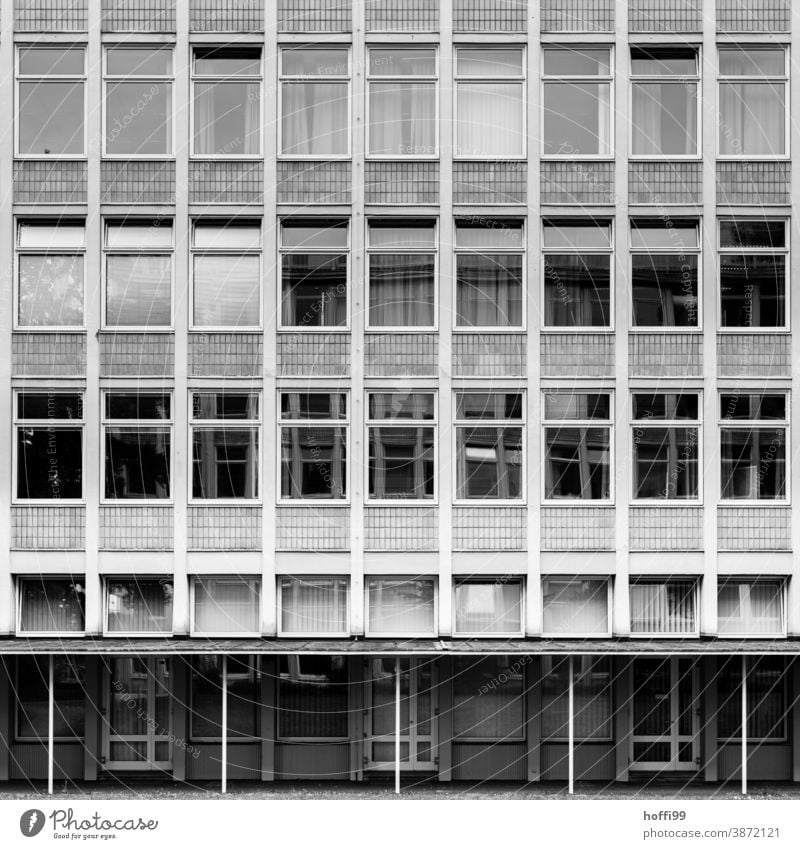 Hochhaus aus den 50ern 50er Jahre 50ger Jahre Himmel Wolkenkratzer Architektur Skyline hoch Fassade modern Stadtzentrum Großstadt Gebäude Haus Büro urban