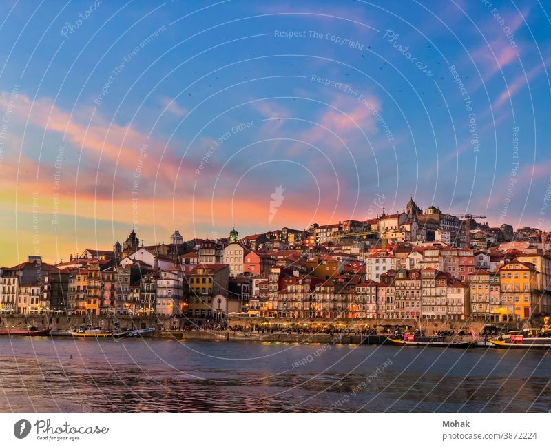 Stadtbild von Porto mit Douro-Fluss und berühmter Brücke bei  Sonnenuntergang, Portugal - ein lizenzfreies Stock Foto von Photocase