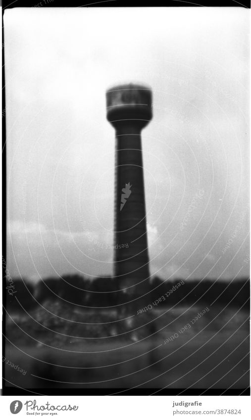 Wasserturm, analog fotografiert Hannover alt Ruine baudenkmal Denkmalschutz Industrieanlage Industriegelände Industriegebäude Analogfotografie Unschärfe