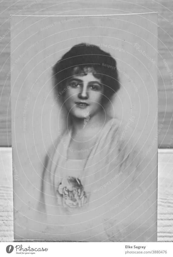 Vintage-Portrait - "Lady in white" altes Foto vitage Vergangenheit Fotografie Schwarzweißfoto analog bewahren Nostalgie