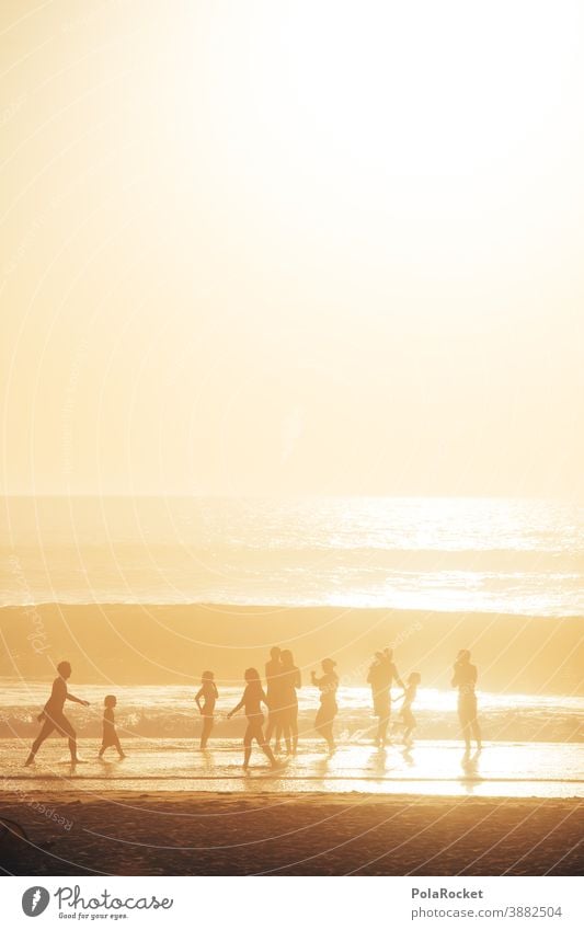 #A0# Strandleben in goldenem Licht Lichtstrahl Lichtschein Lichteinfall Lichterscheinung diffuses licht Urlaubsort Sommerurlaub Wasser Tourismus Landschaft