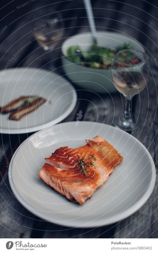 #A0# Lachs in Frankreich Fisch Lebensmittel Ernährung Gesunde Ernährung Mittagessen gebraten Wein Essen Bioprodukte Kräuter & Gewürze Salat Mahlzeit Teller