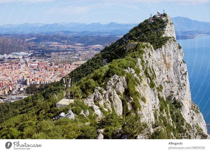 Felsen von Gibraltar oben Antenne Anziehungskraft Großstadt Stadtbild Klippe Küste Küstenlinie Europa historisch Horizont iberisch la linea Wahrzeichen