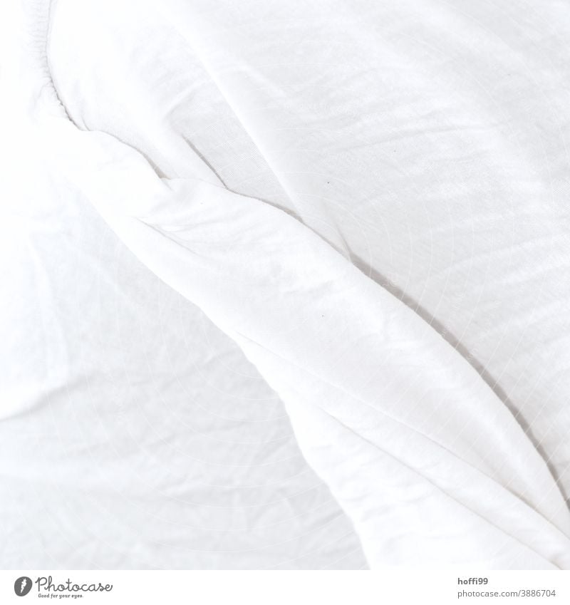 ein weißen Laken wirft Faltenmuster weißer Hintergrund Bett Bettwäsche Muster Schlafzimmer Morgen schlafen Decke Bettlaken aufstehen verlassen aufwachen