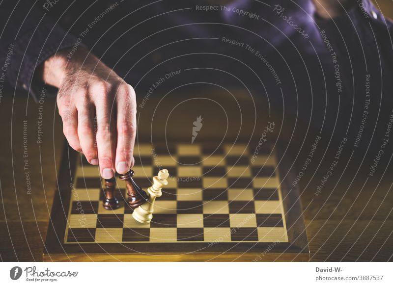 Schachmatt - Das Spiel ist vorbei Gewinner Verlierer Erfolg Geschicklichkeit Taktik Sieger Triumph Duell