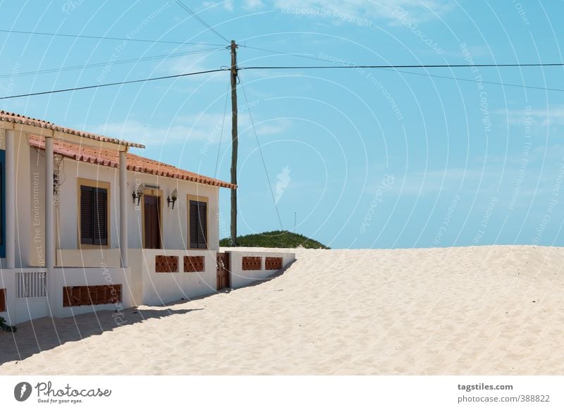 PRAIA DE FARO - PORTUGAL Portugal Algarve Ilha de Faro Praia de Faro Düne Stranddüne Haus Strandhaus Sandalgarve Ferien & Urlaub & Reisen Reisefotografie Idylle