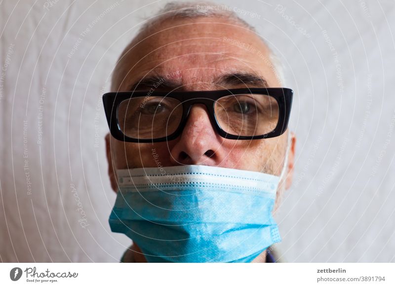 Nasalnudist mit Brille auge bedeckung corona coronaleugner covid covid 19 gesicht gesundheit gesundheitsschutz maske maskerade mund nase nasenbedeckung portrait