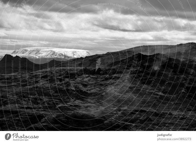 Isländische Landschaft, Lavawüste, schneebedeckte Berge, heiß und kalt Island Krafla Gegensätze Berge u. Gebirge Schnee Schneebedeckte Gipfel dampf Himmel