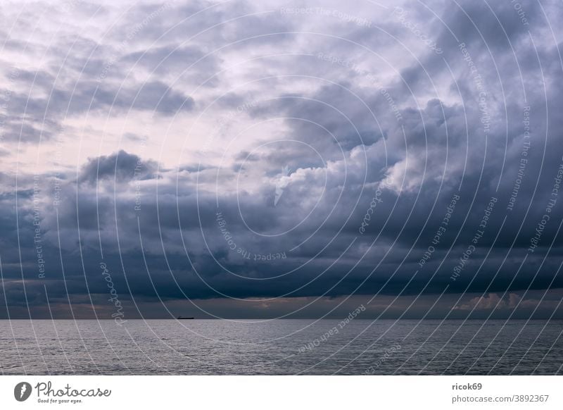 Wolken an der Ostseeküste bei Meschendorf Küste Meer Mecklenburg-Vorpommern Strand Himmel blau Wetter Klima Landschaft Natur Idylle Urlaub Reise Reiseziel