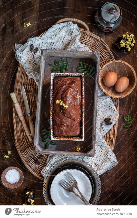 Rustikaler Schokoladenkuchen in der Backform Kuchen rustikal selbstgemacht Lebensmittel Dessert süß Gebäck gebacken Speise Pfannkuchen geschmackvoll lecker