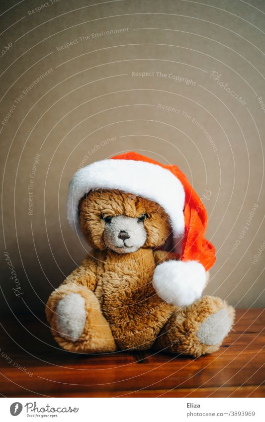 Teddybär mit Weihnachtsmütze Weihnachten weihnachtlich Stofftier Kuscheltier Nikolausmütze Kindheit rot Bär Spielzeug Weihnachtsteddy Weihnachten & Advent braun