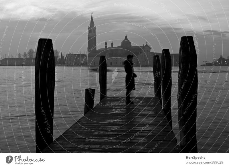 Morgengrauen Mensch feminin Frau Erwachsene 1 30-45 Jahre Venedig Italien Stadt Altstadt Kirche Architektur Sehenswürdigkeit Wahrzeichen San Giorgio Maggiore