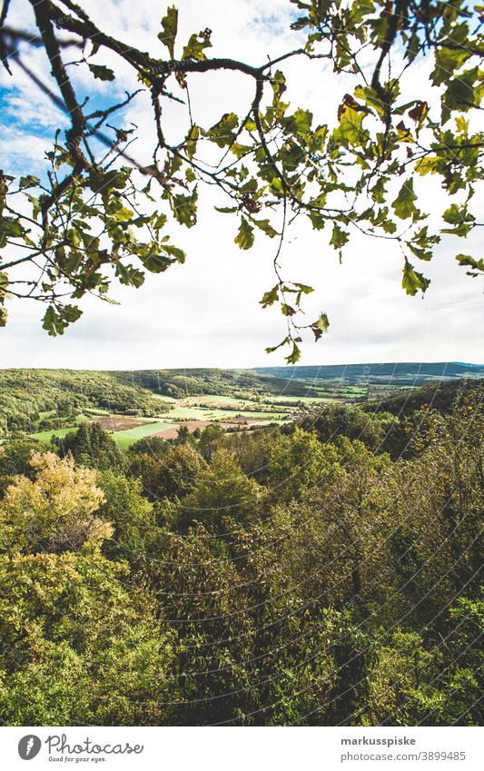 Fränkische Naturlandschaft fernsicht Aussicht wandern Tourismus Nachhaltigkeit Oberfranken Bayern wald felsen Felsformation sonne Sonnenschein Naturschutzgebiet