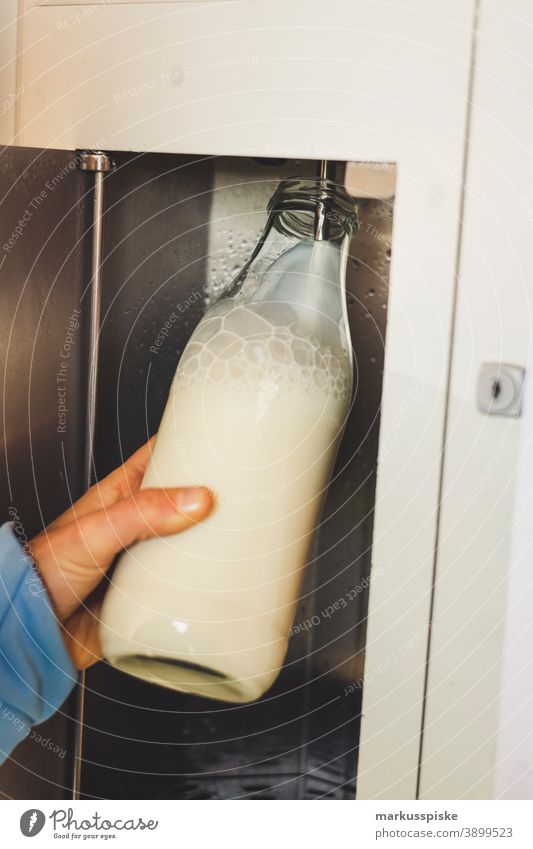 Frischmilch Automat Direktvermarktung Milch Milchflasche Zapfen abzapfen abfüllen Abfüllanlage Biomilch Bioprodukte Biologische Landwirtschaft