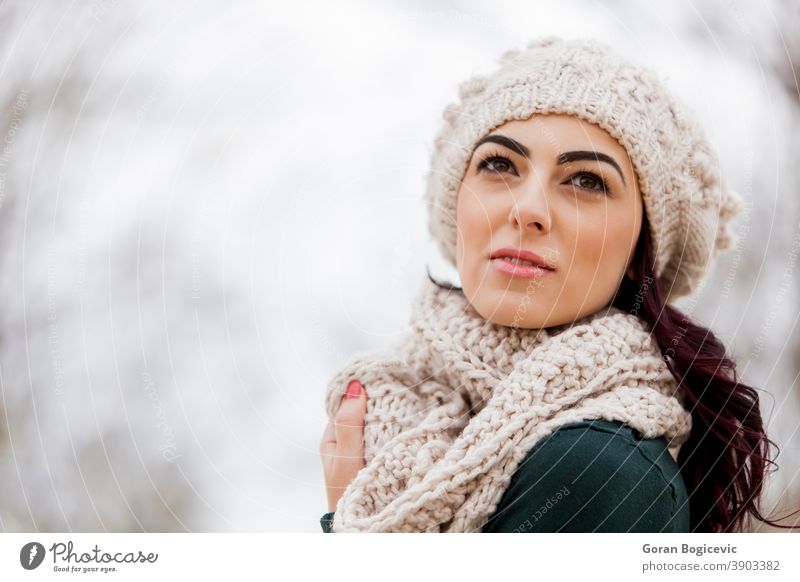 Wintermädchen Erwachsener attraktiv schön Schönheit lässig Kaukasier Nahaufnahme kalt cool niedlich Ausdruck Auge Gesicht Mode Frau Mädchen Behaarung Hut