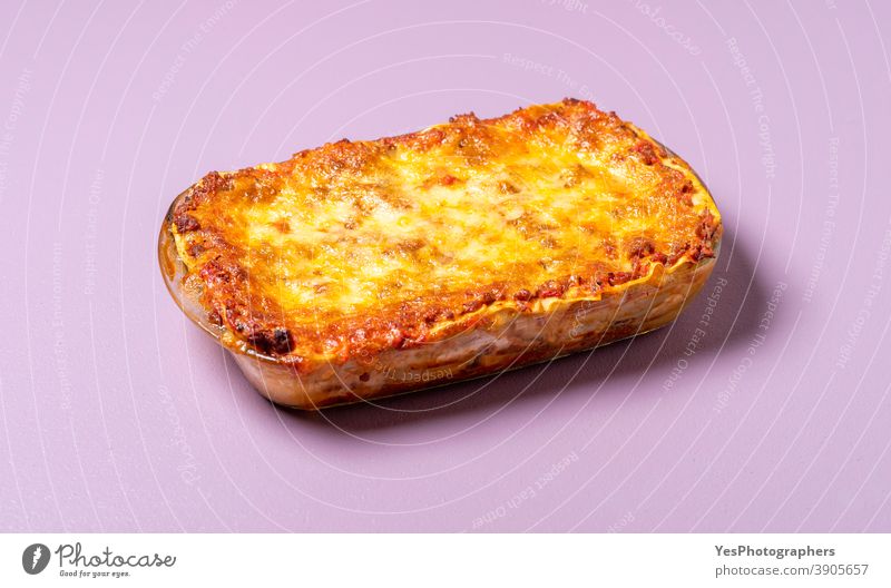 Lasagne-Auflauf mit Fleisch und geschmolzenem Käse. Hausgemachtes italienisches Essen appetitlich Rindfleisch Kohlenhydrate Auflaufform Komfortnahrung Küche