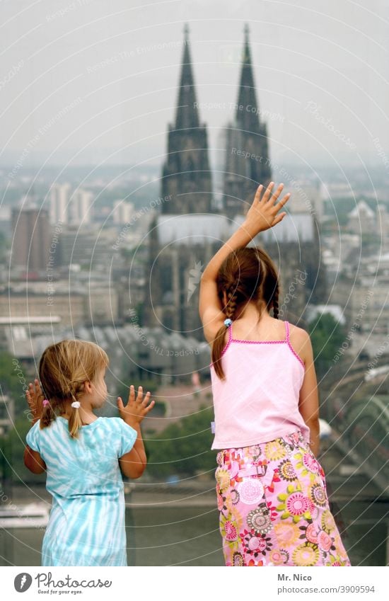 Kölsche Mädche Religion & Glaube Panorama (Aussicht) Mädchen Köln Kirche Skyline Kölner Dom Sehenswürdigkeit Bauwerk Wahrzeichen Aussichtsturm Stadt Glasscheibe