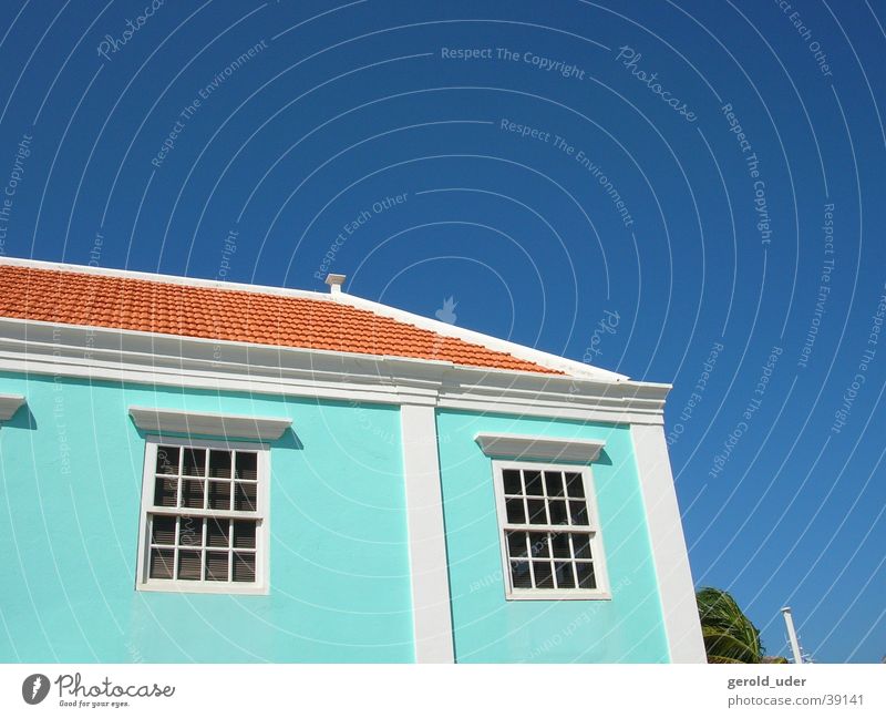 Haus auf Bonaire mehrfarbig rot Architektur Kuba Farbe blau Himmel