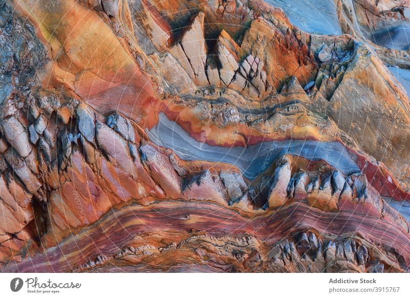 Texturmuster und Farben auf einer Klippe Natur Stein Felsen Detailaufnahme Muster Grunge Raum im Freien Felsbrocken Stabilität hart rau texturiert natürlich