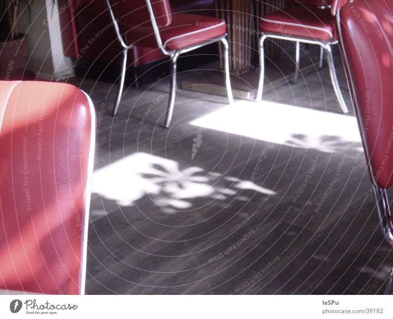 Café Sessel Erholung Gastronomie Bar Einsamkeit ruhig Licht Freizeit & Hobby Schatten Stuhl Raum Kneipe leer Sonne