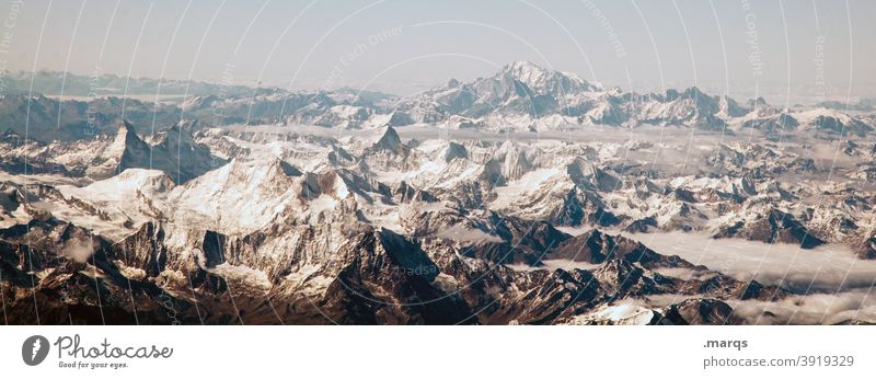 Alpenpanorama Berge u. Gebirge Schnee Schneebedeckte Gipfel Panorama (Bildformat) Wolkenloser Himmel alpin Umwelt Freiheit Ferne kalt Aussicht