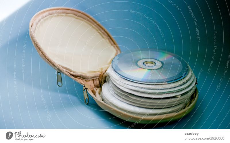 Compact Disc mit Hülle Technik & Technologie Bezugspunkt dvd Musik Information Software glänzend blanko kreisen Kompaktplatte ausschneiden Scheibe Medien Lager