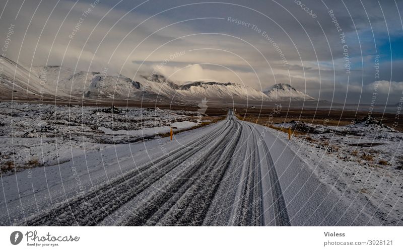 Straße ins 2021 Island Ferien & Urlaub & Reisen natürlich Landschaft Frost blau Menschenleer Berge u. Gebirge Natur Unendlich Wolken Schnee gerade gefroren