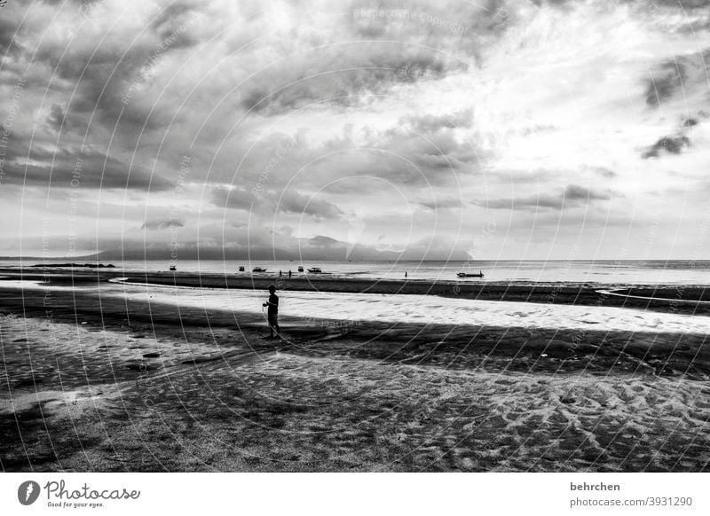 und über mir der himmel... dramatischer himmel Dramatik Kontrast Licht Tag Sand Rinnsal kommen Wasserfahrzeug Sarawak Außenaufnahme Strand Meer