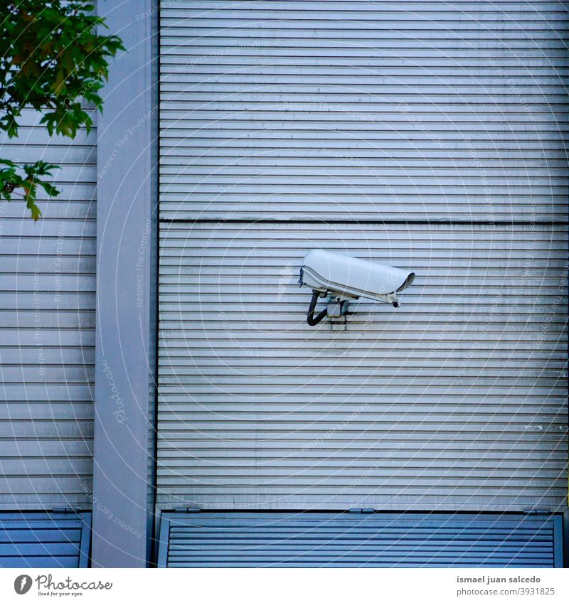 Überwachungskamera an der Wand des Gebäudes Fotokamera Videokamera Hintergrund Straße Sicherheit Gerät Schutz Technik & Technologie System Kontrolle bewachen