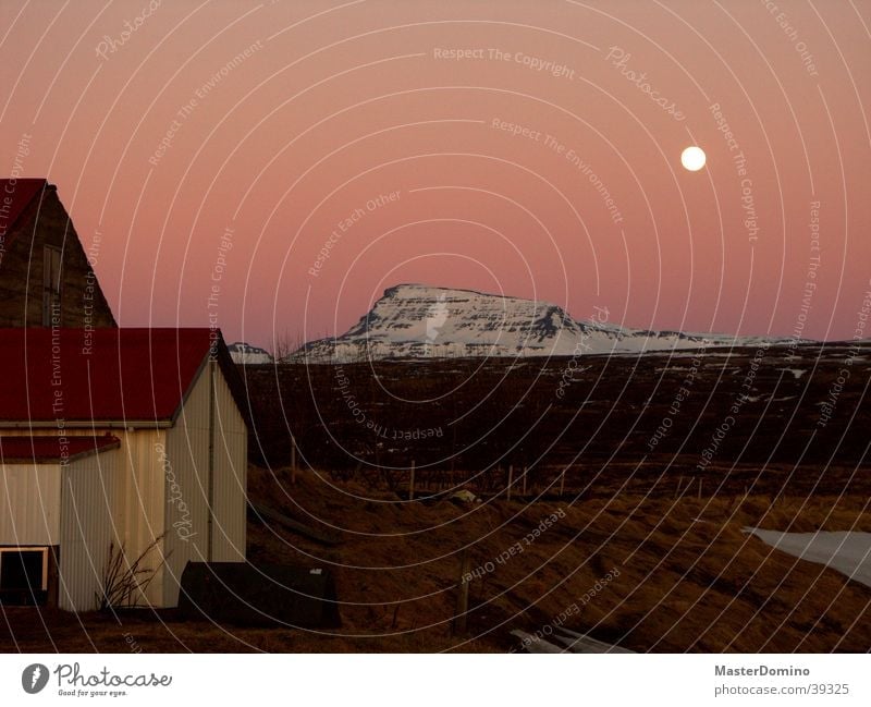 Harvest Moon Mondaufgang rot Röte Island Berge u. Gebirge Abendröte Monduntergang Schnee Himmel