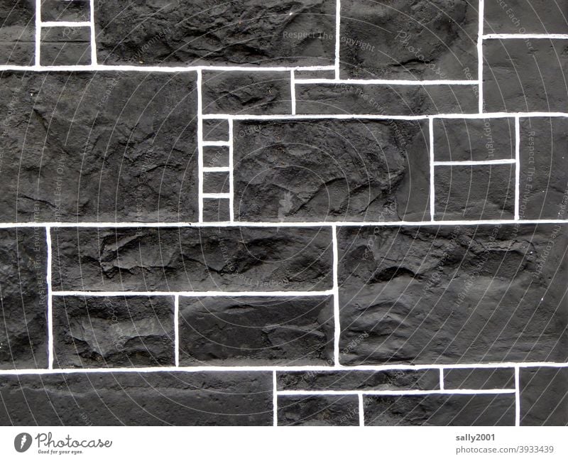 geometrische Fassadenkunst... schwarz Geometrie rechteckig Rechteck Architektur Wand Gebäude Linie Außenaufnahme Strukturen & Formen Bauwerk Muster schwarzweiß