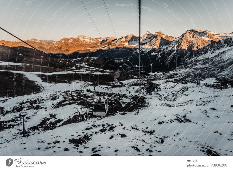 Gondelbahn in Arosa, Graubünden, Schweiz winter schnee schweiz Berge u. Gebirge Alpen blau kalt tourismus ausflugsziel Panorama (Bildformat) Natur arosa Eis