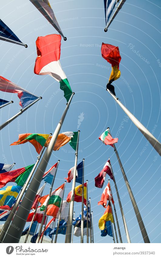 Flaggen Nationalflagge Fahne Patriotismus wehen Wind Fahnenmast Politik & Staat Europa weltweit europäisch Symbole & Metaphern Nationalitäten u. Ethnien Zeichen