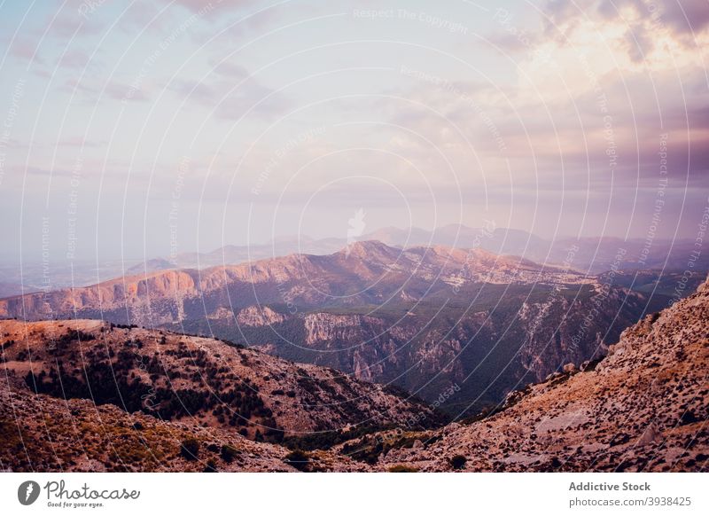 Malerische Berglandschaft gegen Sonnenuntergang Himmel in Spanien Berge u. Gebirge Landschaft Natur Kamm Hochland Gipfel Baum Ambitus malerisch atemberaubend