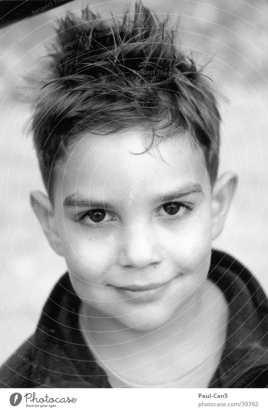 Junge Kurzhaarschnitt maskulin Mann Schwarzweißfoto 5 Jahre lachen Kind