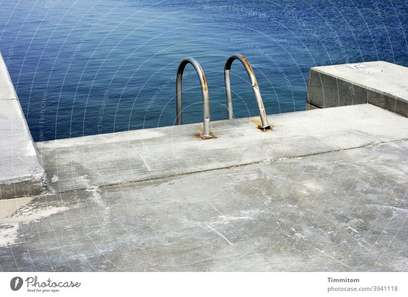 Einstieg in die Nordsee Wasser Beton Einstieg (Leiter ins Wasser) Metall Dänemark Farbfoto Menschenleer Schwimmbad Ferien & Urlaub & Reisen