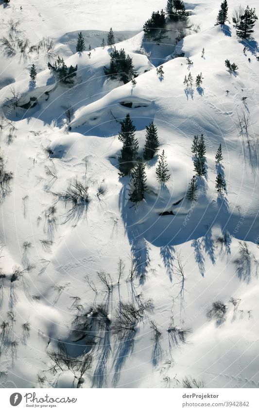 Schneelandschaft im Stubaital Wintertag Starke Tiefenschärfe Kontrast Schatten Licht Tag Textfreiraum oben Strukturen & Formen Muster abstrakt Außenaufnahme