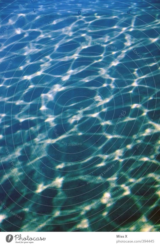 Ozean * Ferien & Urlaub & Reisen Sommerurlaub Meer tauchen Wasser Wellen blau Unterwasseraufnahme Reflexion & Spiegelung Sonnenlicht Farbfoto mehrfarbig Muster