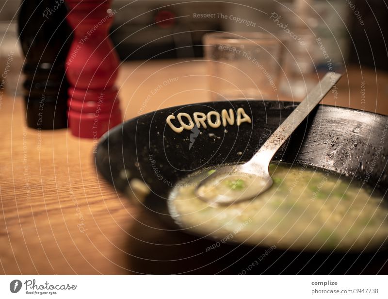 In die Suppe gespuckt -  Corona Buchstabensuppe coronavirus Corona-Virus Essen Restaurant Essen zubereiten Suppenteller Buchstabennudeln Tisch Gastronomie