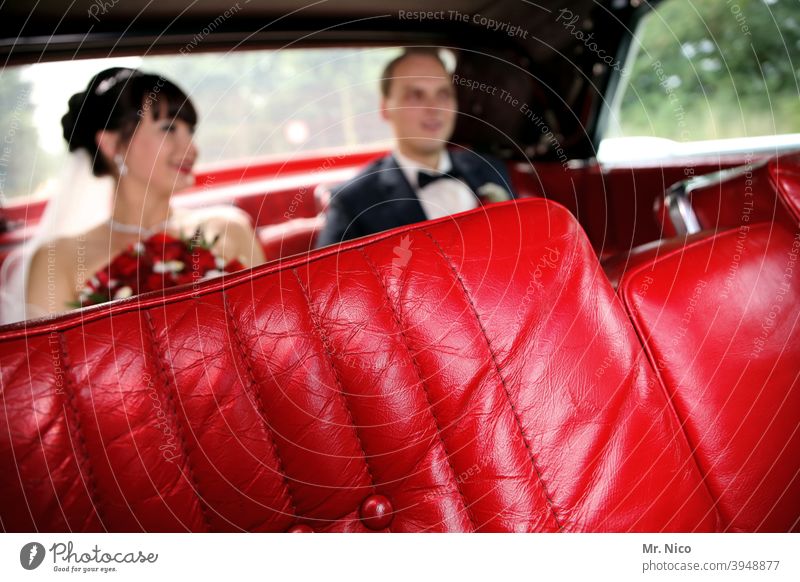 r wie ... I rotes reder , rote rosen , rote rippen Autositz Ledersitz Hochzeit brautpaar Liebe Feste & Feiern rote Rosen Brautstrauß Bräutigam Paar Zusammensein