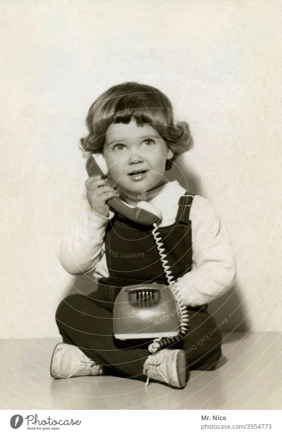 back to the roots | vorhandyzeit Telefon Telefonhörer ruf doch mal an Telekommunikation Technik & Technologie Telefongespräch Telefonnummer Telefonkabel retro