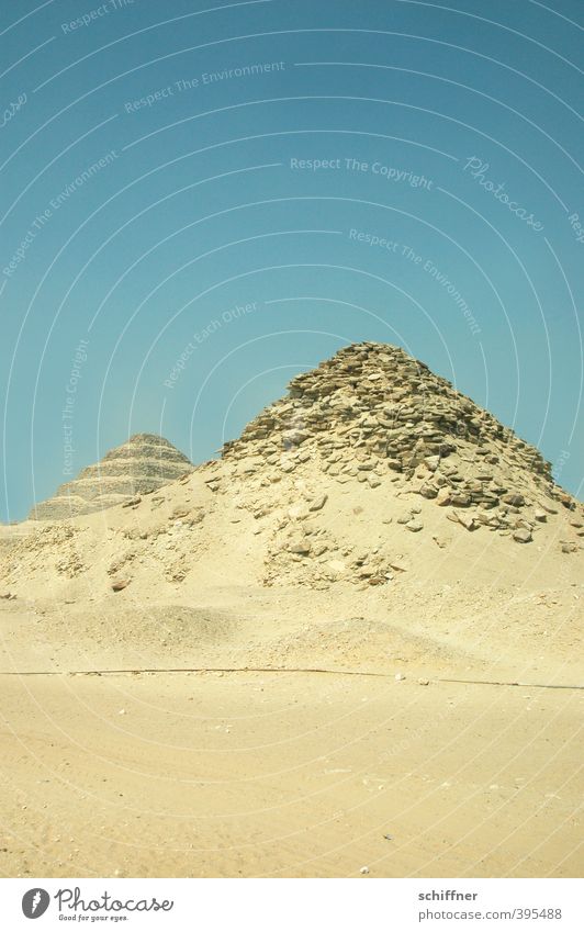 Baumaterial | und zwar ziemlich altes Mauer Wand Pyramiden Ägypten Altertum Treppe Farbfoto
