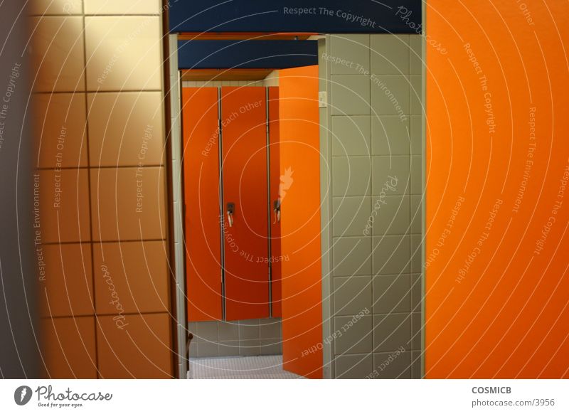 OrangeInn Siebziger Jahre Makroaufnahme Nahaufnahme orange Tür Umkleiden Perspektive Raum